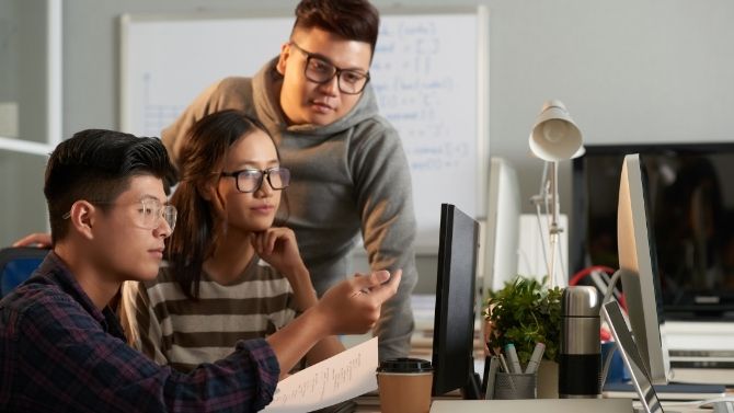 Vorteile des Dualen Studiums Wirtschaftsinformatik (m/w/d)